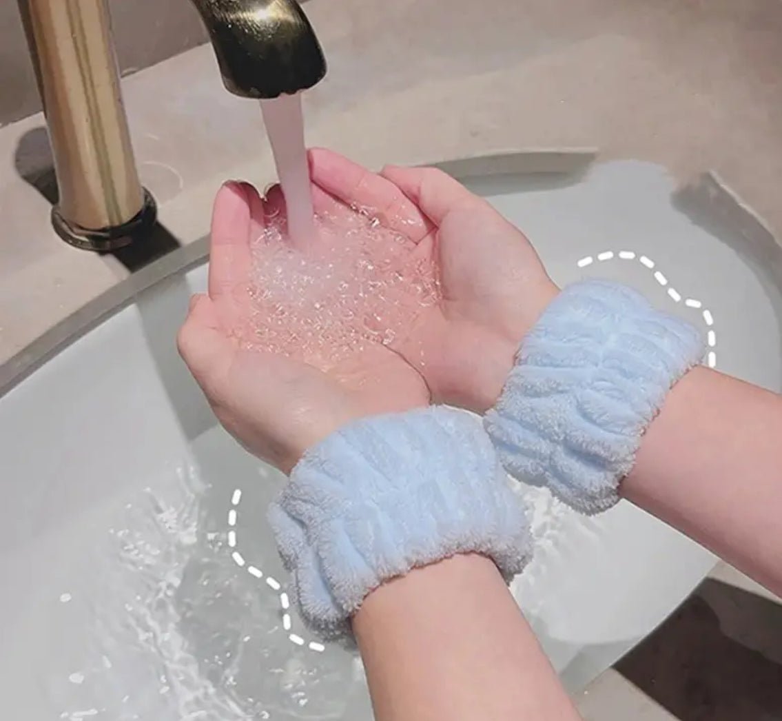 Serviette absorbante pour le lavage du visage.