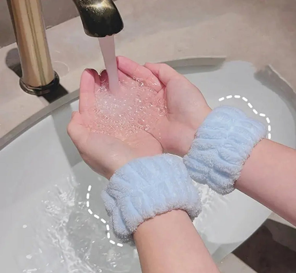 Serviette absorbante pour le lavage du visage.